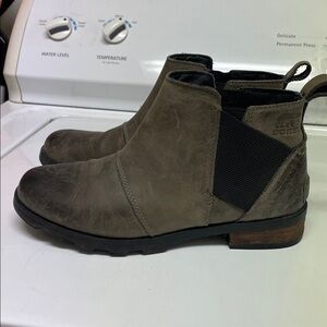 Sorel Grey Leather Chelsea Boots